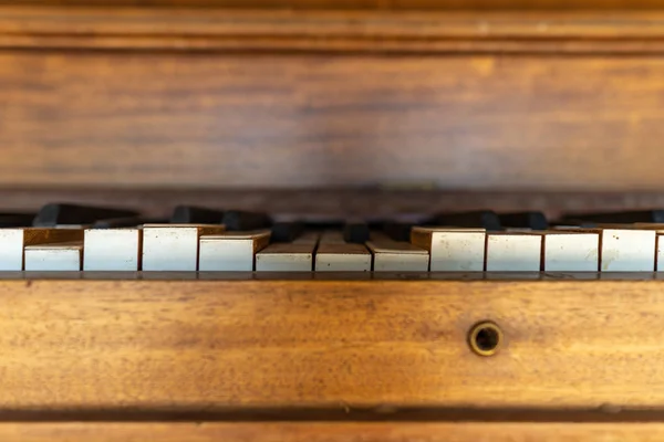 Nycklarna Till Ett Gammalt Förstört Piano — Stockfoto