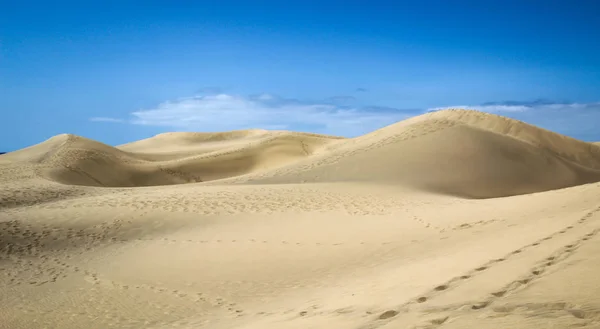 Woestijngebied Met Duinen Onder Blauwe Hemel — Stockfoto