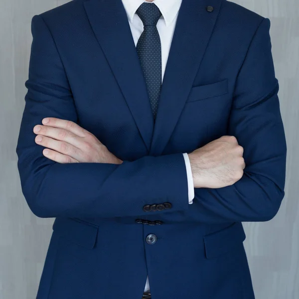 Torso Empresário Anônimo Com Mãos Campanário Abaixado Vestindo Belo Terno — Fotografia de Stock
