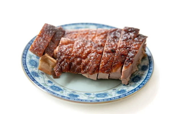プレート上のローストアヒルの肉のスライス分離された白い背景 — ストック写真