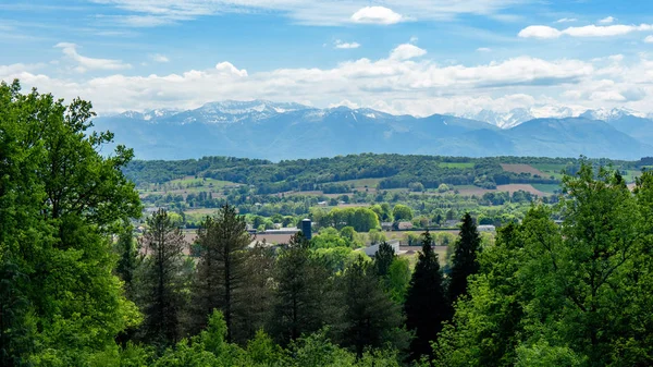 Een Landschap Van Het Franse Platteland Met Pyreneeën Achtergrond — Stockfoto