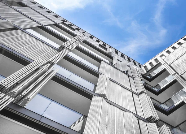 Moderní Budova Proti Ohromující Obloze Zobrazení Dole — Stock fotografie