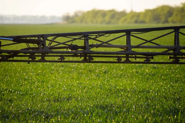 Straal Van Vloeibare Meststoffen Uit Trekker Sproeier Trekker Met Behulp — Stockfoto