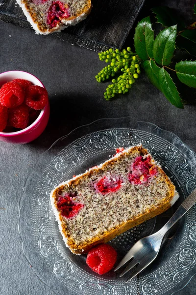 Pastel Semillas Amapola Con Frambuesas Coco Rallado — Foto de Stock