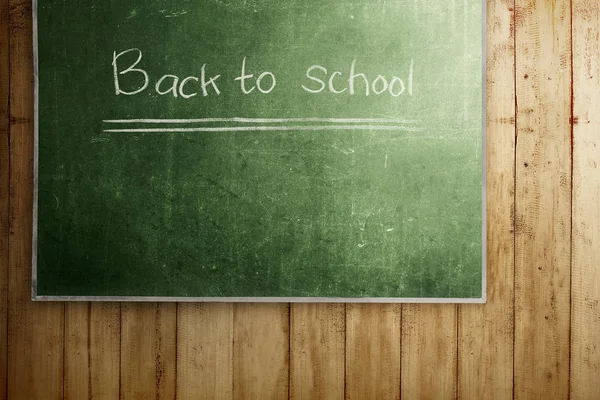 Chalkboard Com Mensagem Back School Parede Madeira Voltar Conceito Escola — Fotografia de Stock