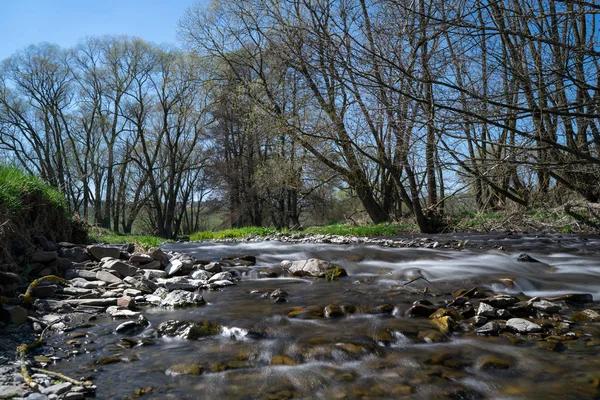 Časová Expozice Řeky Nuhne Jaře Německém Regionu Rothaargebirge — Stock fotografie