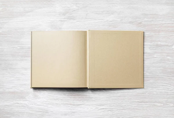 Ανοίξτε Βιβλίο Λευκά Χαρτιά Ξύλινο Φόντο Επίπεδη Ωοτοκίδα — Φωτογραφία Αρχείου
