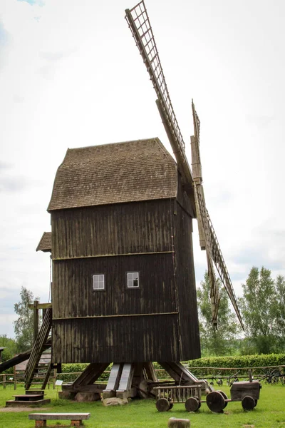 Windrad Einer Alten Hölzernen Windmühle — Stockfoto