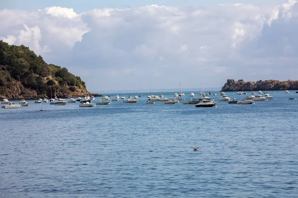 Cancale Frankreich September 2018 Fischerboote Und Yachten Liegen Bei Flut — Stockfoto