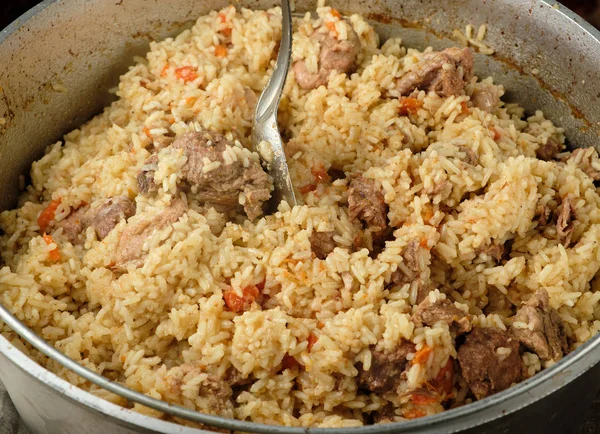 Pilaf Een Oosters Gerecht Van Gekookte Rijst Met Vet Plakjes — Stockfoto