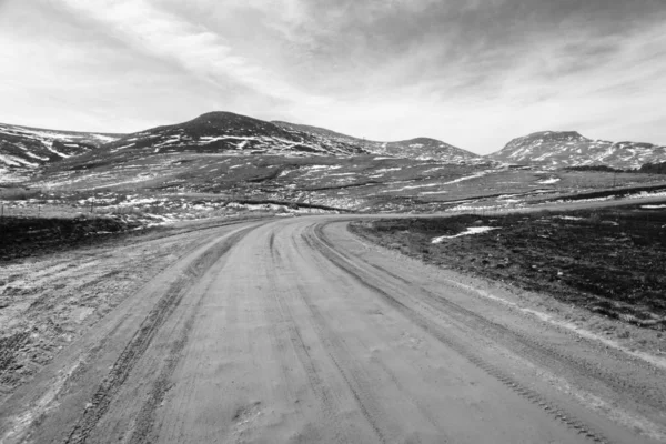 Montanhas Sujeira Neve Trilhas Rodoviárias Rota Paisagem Rural — Fotografia de Stock