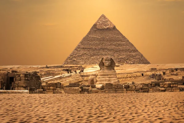 Uitzicht Sfinx Piramides Giza Woestijn Egypte — Stockfoto