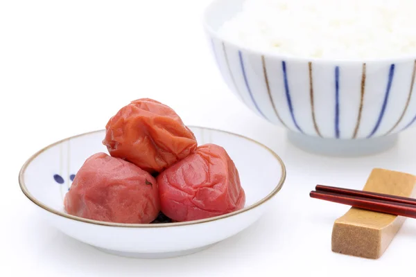 Japońskie Jedzenie Marynowane Umeboshi Gotowanym Ryżem — Zdjęcie stockowe