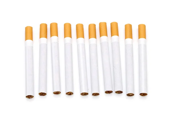 Rad Cigaretter Vit Bakgrund — Stockfoto