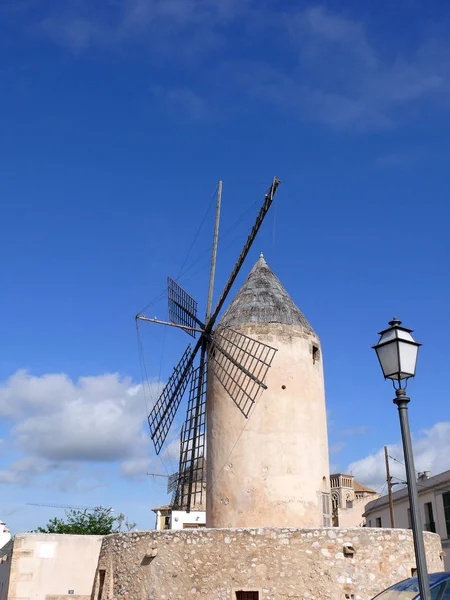 Windmolen Palma Mallorca Met Straatverlichting — Stockfoto