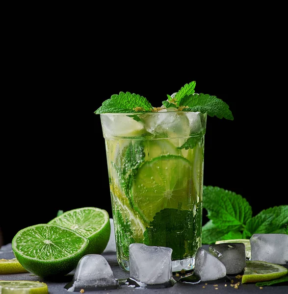 Cold Drink Fresh Lemons Lime Mint Green Ice Cubes Glass — Stock Photo, Image