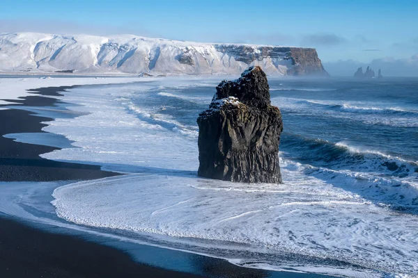 Panoramabild Cape Dyrholaeys Kustlandskap Vinterdag Med Snötäckt Kust Island — Stockfoto