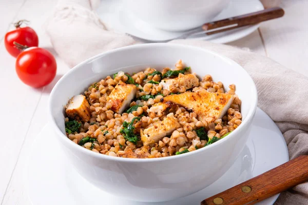 Kaszotto Polnisches Essen Aus Buchweizen Mit Gegrilltem Huhn — Stockfoto