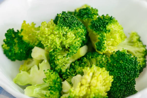 Infiorescenze Broccoli Una Ciotola Primo Piano — Foto Stock