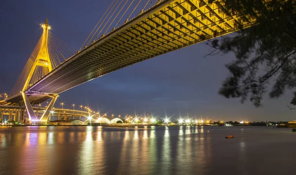 Bhumibol Bridge Rzeka Chao Phraya Włącz Światła Wielu Kolorach Nocy — Zdjęcie stockowe