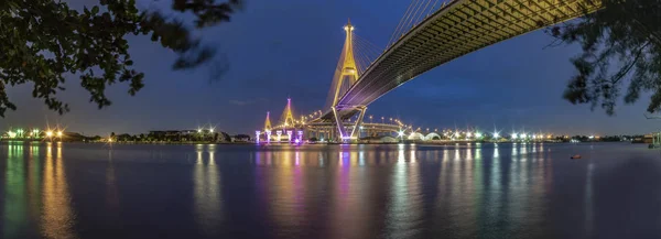 Pnorama Bhumibol Bridge Rzeka Chao Phraya Włącz Światła Wielu Kolorach — Zdjęcie stockowe