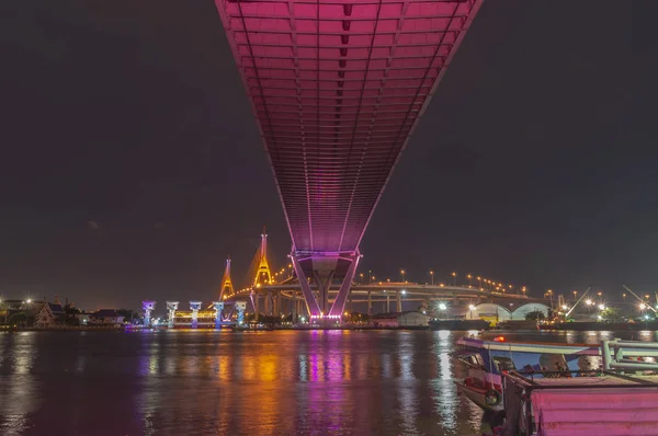 Bhumibol Bridge Rzeka Chao Phraya Włącz Światła Wielu Kolorach Nocy — Zdjęcie stockowe