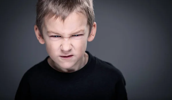 Tal Van Agressie Een Klein Jongetje Onderwijsconcept Dat Gedragsproblemen Jonge — Stockfoto