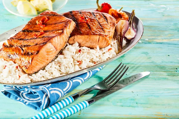 Barbecued Grilled Thick Fresh Salmon Steaks Seasoned Hot Cayenne Chili — Stock Photo, Image