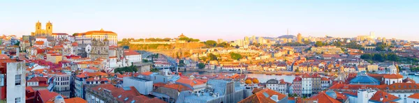 リベイラのパノラマビュー ポルト旧市街と日没時のヴィラノヴァデガイア ポルトガル — ストック写真