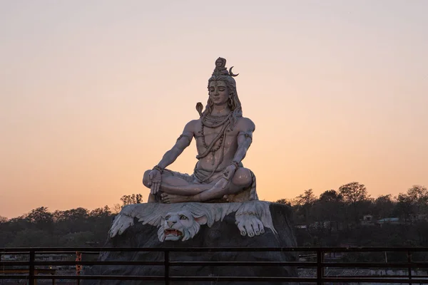 Shiva Rzeźba Wybrzeżu Gang Rishikesh — Zdjęcie stockowe