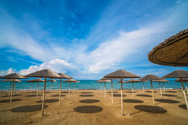 Sunshades Praia Tsilivi Verão Ilha Zante Grécia — Fotografia de Stock
