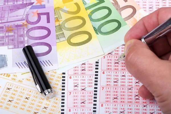 Lottoschein Mit Stift Und Europäischem Geld — Stockfoto