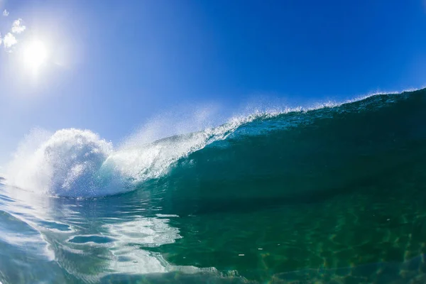 Onda Dentro Para Fora Oco Batendo Água Azul Natação Água — Fotografia de Stock