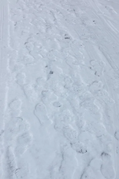 Stampe Piedi Scarpe Umane Sulla Neve Bianca — Foto Stock