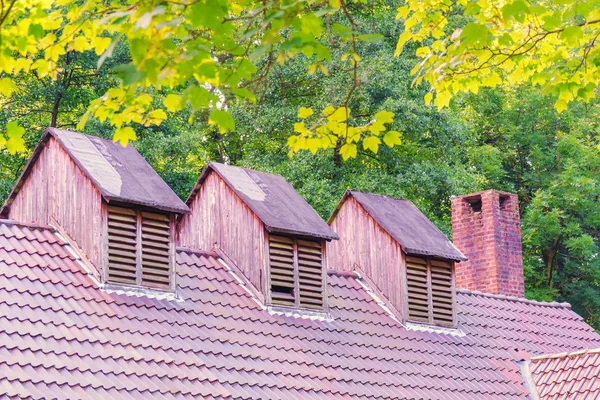 Παλιά Κατασκευή Οροφής Φεγγίτες Οροφής Και Εξαερισμό Εξαερισμό — Φωτογραφία Αρχείου
