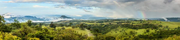 코스타리카의 비에하 국립공원 근처의 아름다운 풍경을 파노라마로 감상할 있습니다 — 스톡 사진