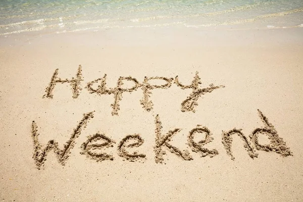 Happy Weekend Text Sand Nära Det Idylliska Havet Vid Stranden — Stockfoto