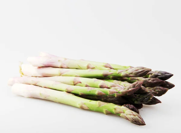 Close Van Asperges Tegen Witte Achtergrond — Stockfoto