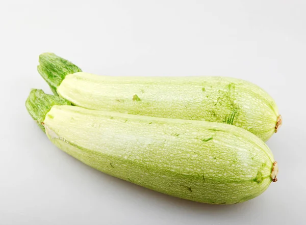 Calabacín Vegetal Fresco Contra Fondo Blanco —  Fotos de Stock