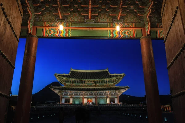 Gyeongbokgung Pałac Geunjeongjeon Główny Obszar Pałacu Oświetlony Nocy Słynny Pałac — Zdjęcie stockowe