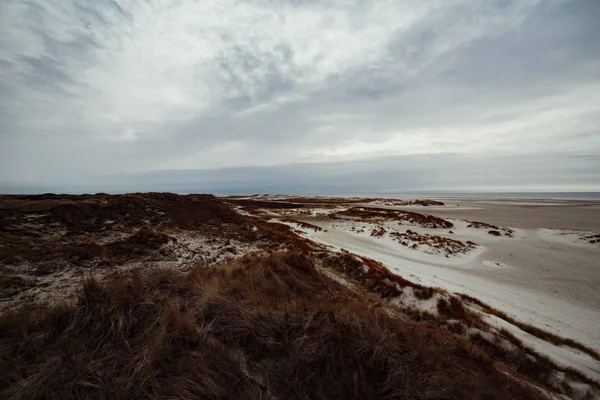 Düşük Gelgit Bulutlu Atmosferik Bir Günde Ilkbaharda Amrum Adasında Kum — Stok fotoğraf