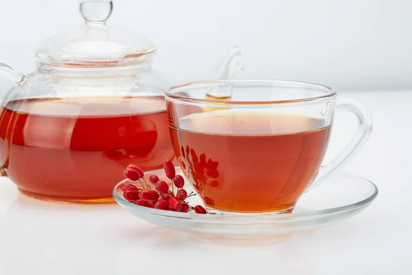 Gesunder Tee Mit Berberitzen Glasschale Auf Weißem Hintergrund — Stockfoto