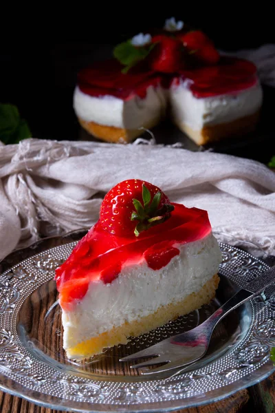 Leckere Erdbeer Frischkäsetorte Mit Keksboden — Stockfoto