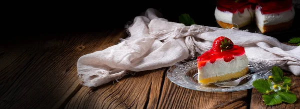 Deliciosa Torta Queijo Creme Morango Com Base Biscoito — Fotografia de Stock