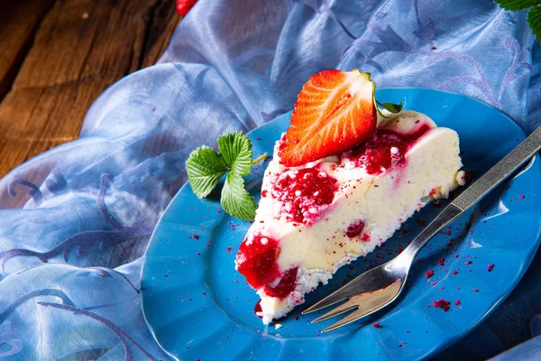 Schöner Und Schmackhafter Käsekuchen Ohne Backen Mit Erdbeeren — Stockfoto