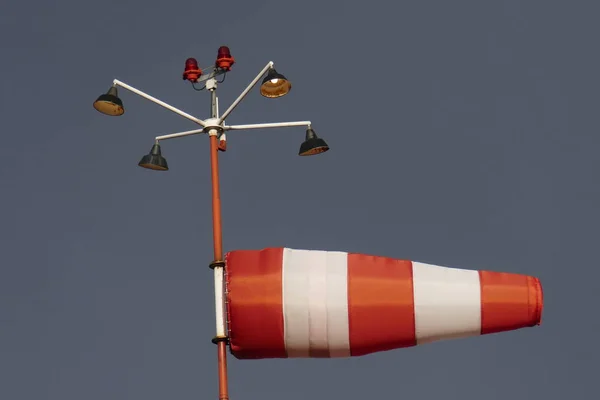 Airbag Větrná Ponožka Větrolamy Tmavá Obloha Německo Evropa — Stock fotografie