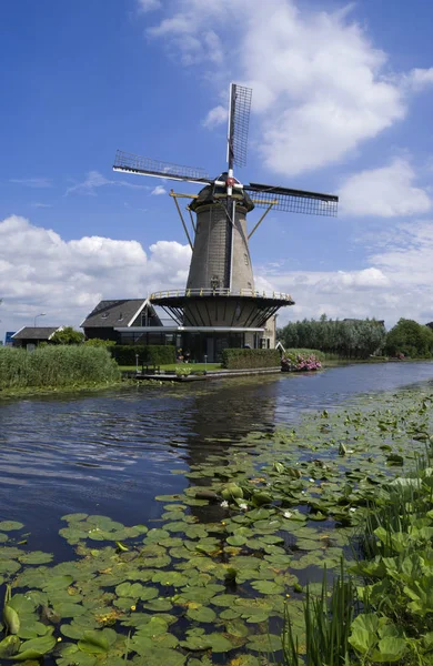Windmill Vriendschap Κατά Μήκος Του Ποταμού Graafstroom Στο Ολλανδικό Χωριό — Φωτογραφία Αρχείου