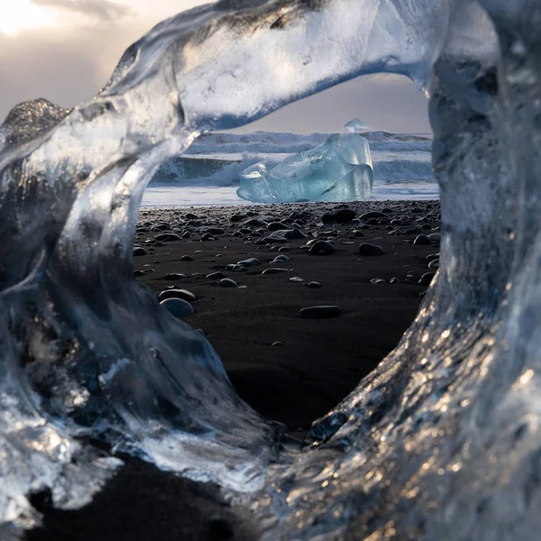 Icebergs Areia Preta Diamond Beach Com Mar Fundo Joekulsarlon Islândia — Fotografia de Stock