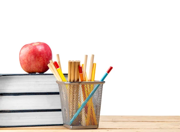 Stapel Von Büchern Mit Äpfeln Und Bleistiften Korbbehältern Auf Einem — Stockfoto