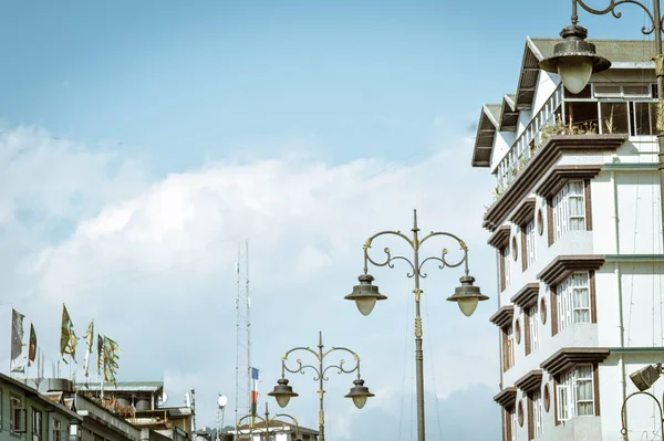 Luz Calle Contra Edificios Ciudad Fondo Azul Del Cielo Mini — Foto de Stock